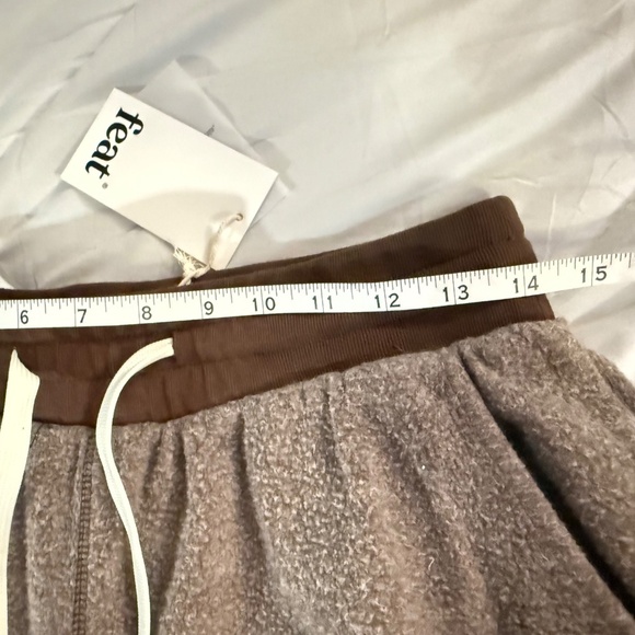 FEAT- The BlanketBlend™ Joggers - Limited PINECONE - Picture 9 of 12